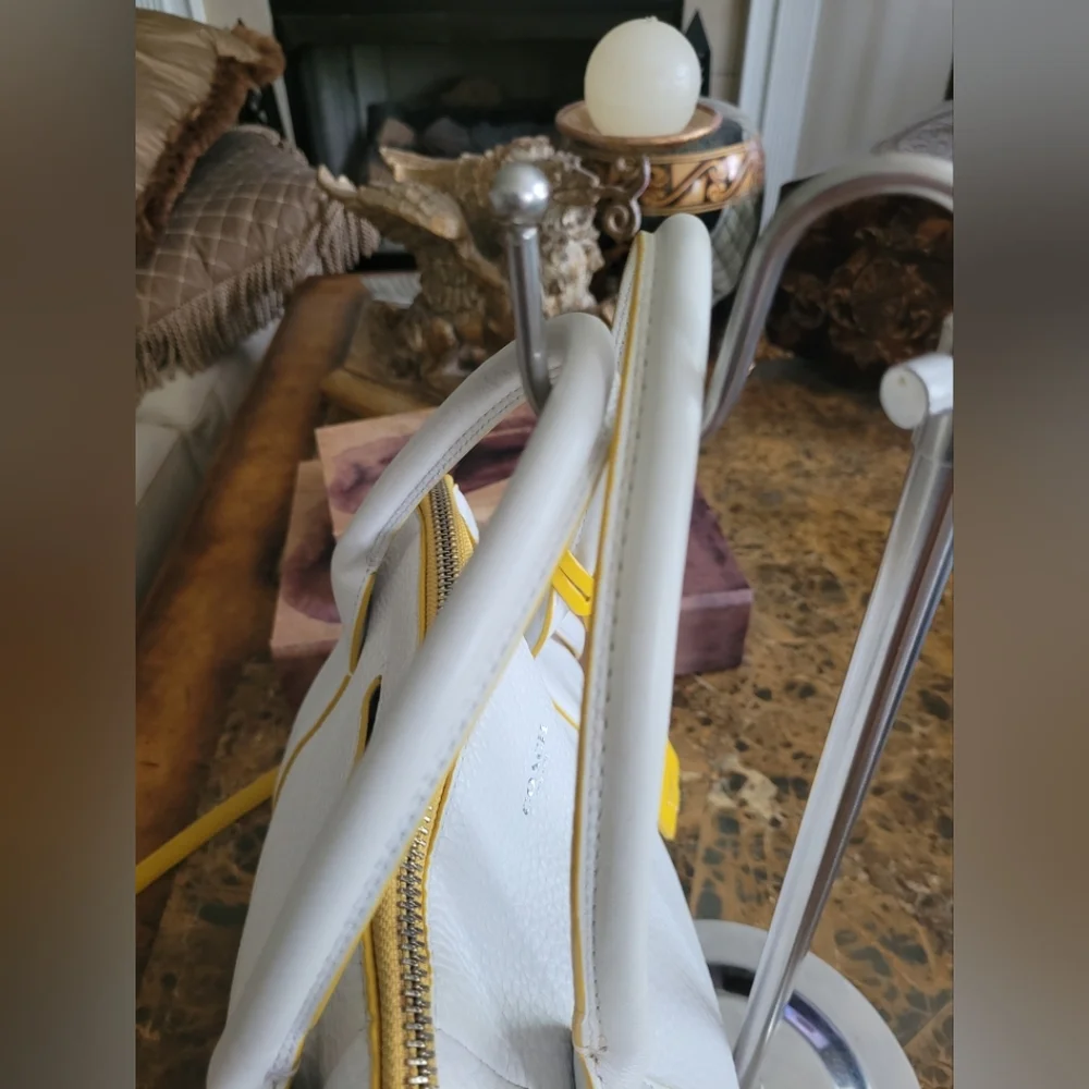 Coach White and Yellow Women's Bag - Picture 5 of 11